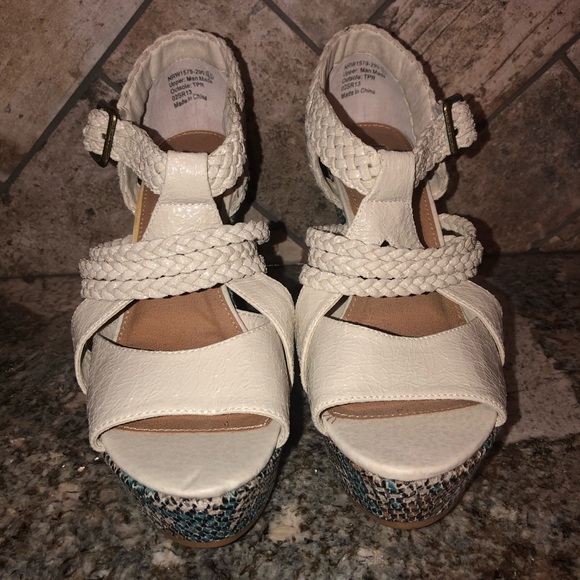 New!!! Buckle Wedge - Picture 2 of 9